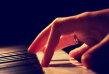 [天下足球]萨拉赫传射 利物浦主场战胜切尔西.